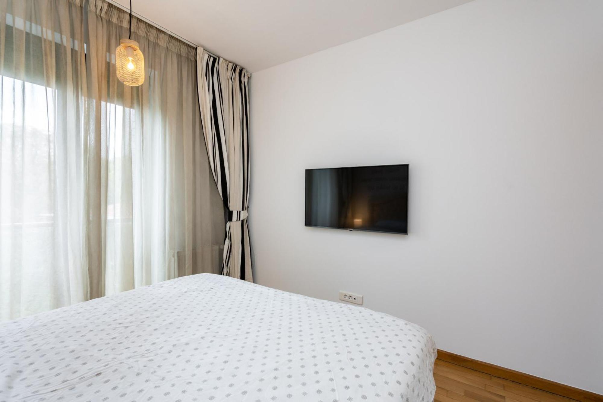 Apartment Lazynest - Modern With Parking & Balcony Bucharest