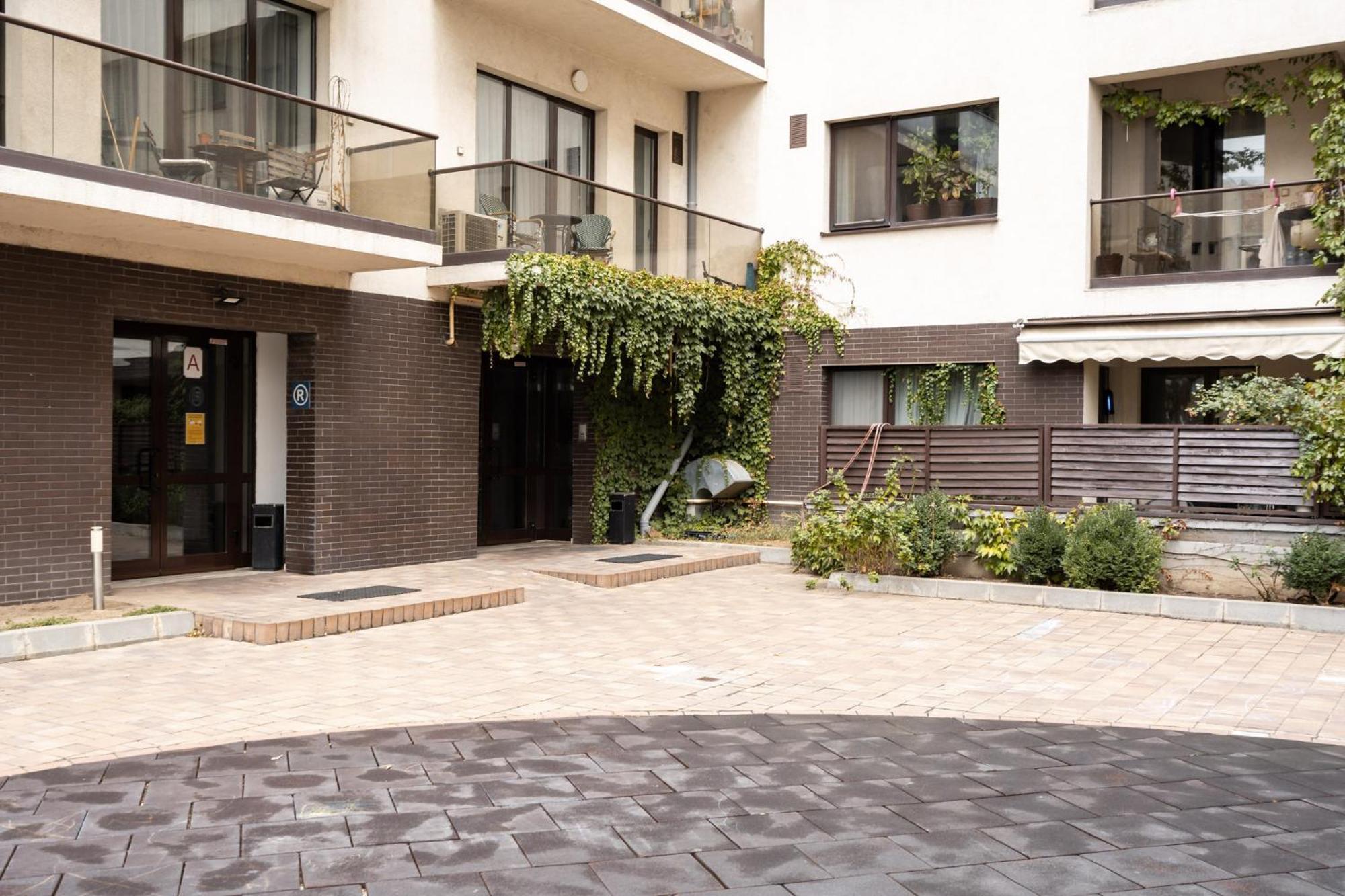 Lazynest - Modern With Parking & Balcony * Bucharest