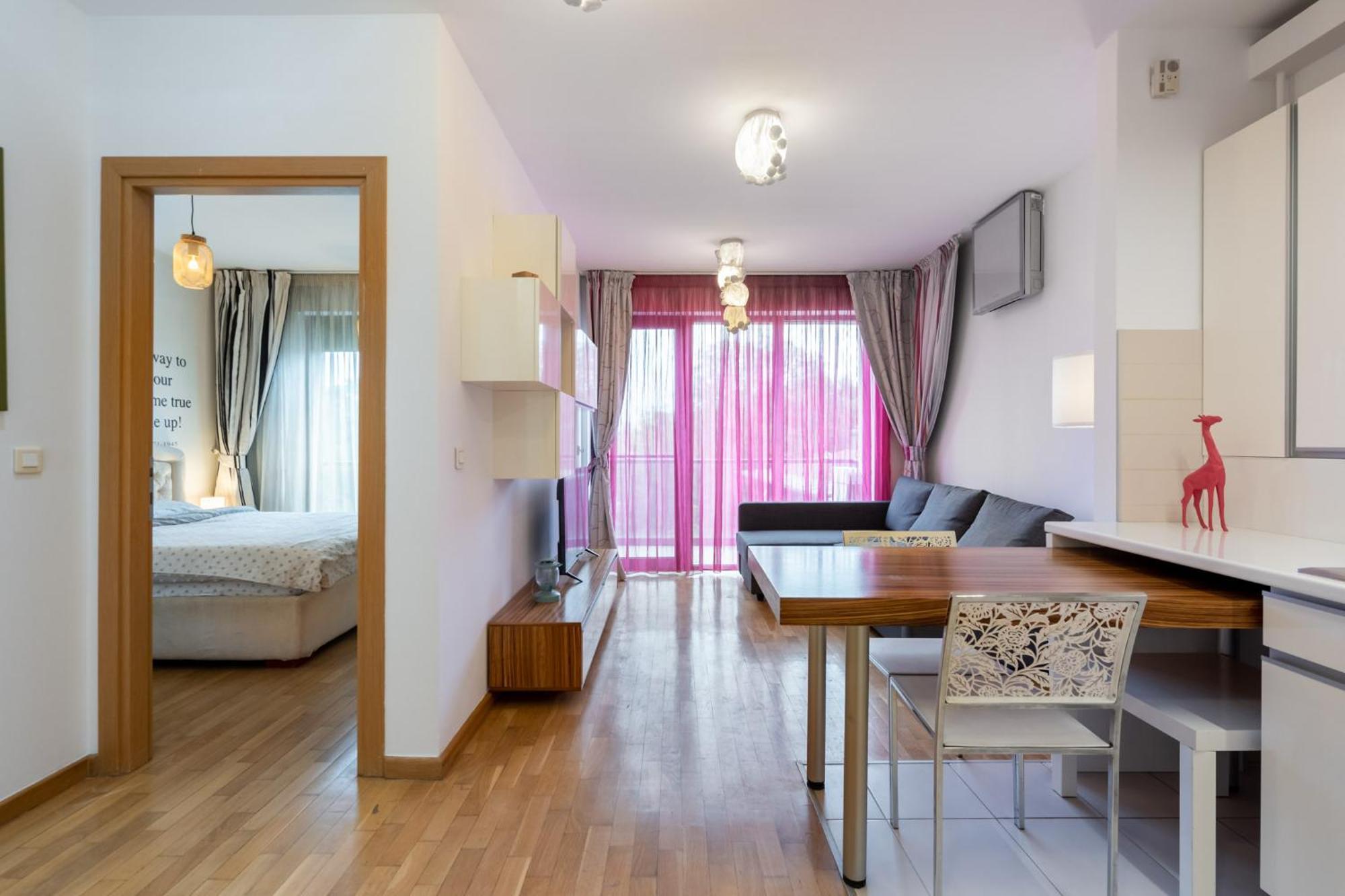 Lazynest - Modern With Parking & Balcony * Bucharest