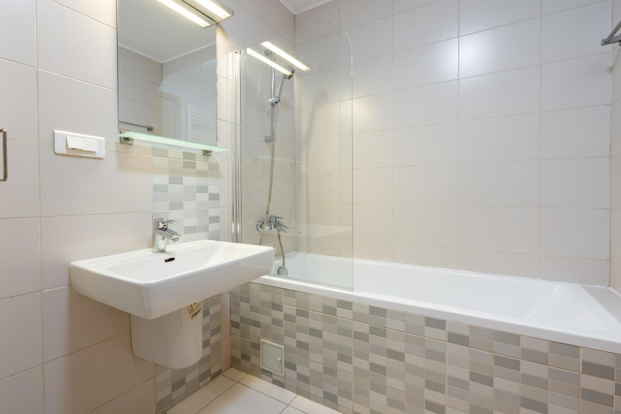 Apartament Lazynest - Modern With Parking & Balcony